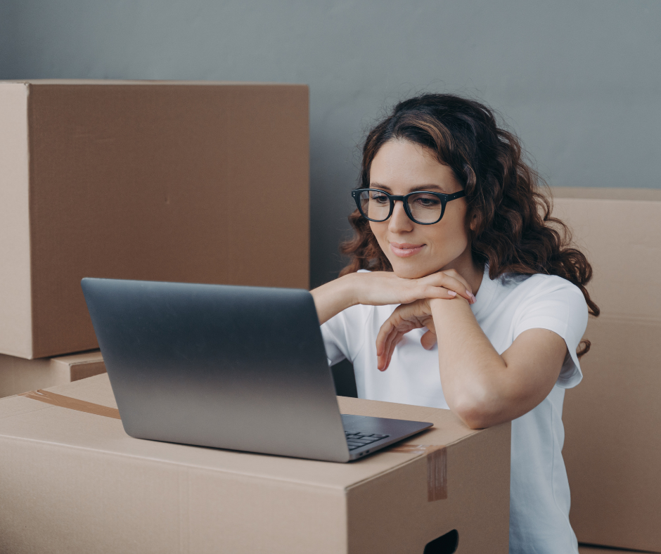 The Pros and Cons of IT Outsourcing for Movers